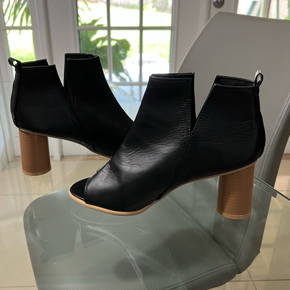 Women's Black Peep Toe Booties size 9 (NEW)